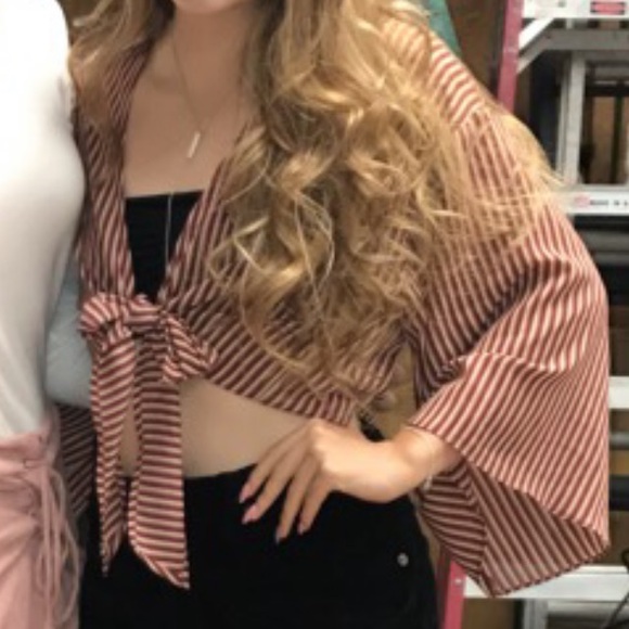 Tie in front crop top - Picture 3 of 3